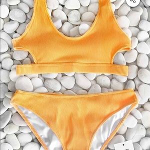 Cupshe Feather Yarn Solid Bikini